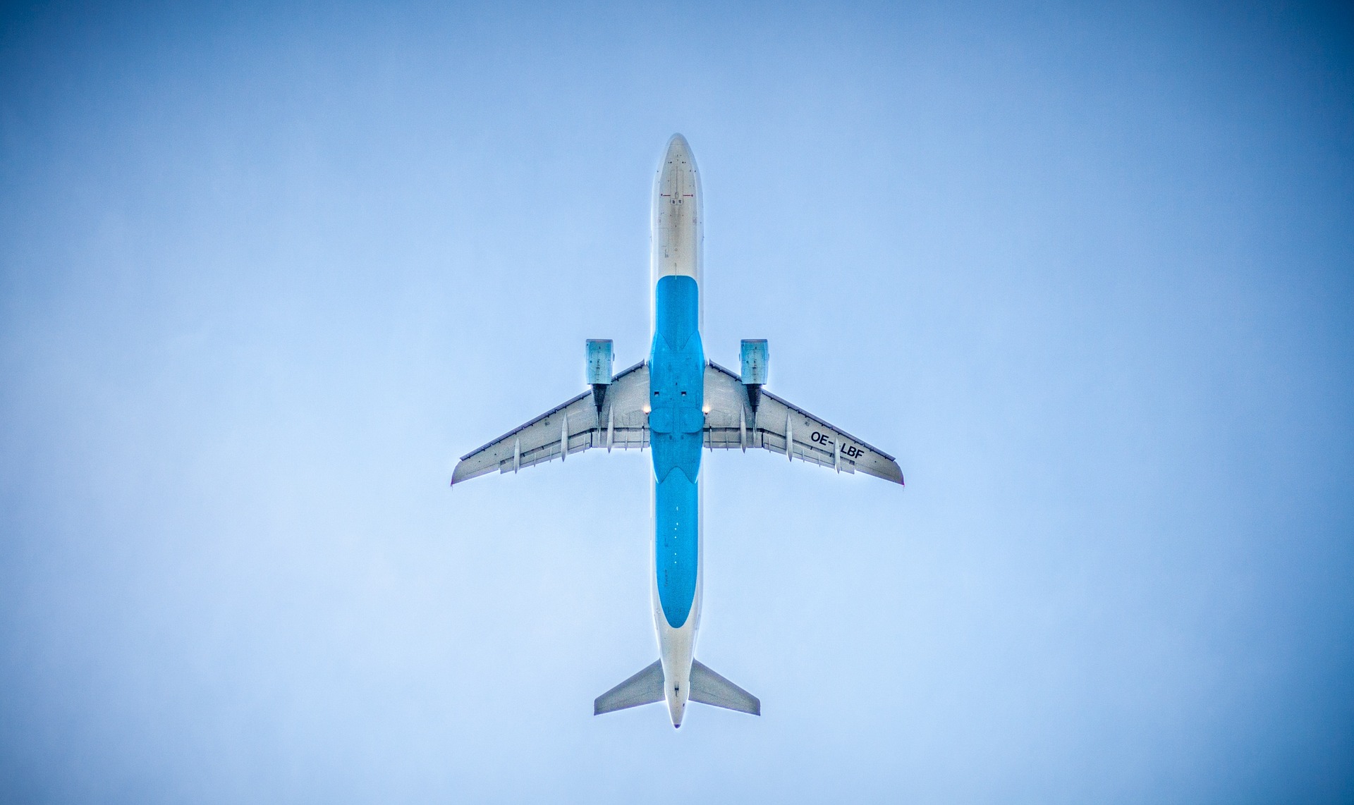 airplane-983991_1920